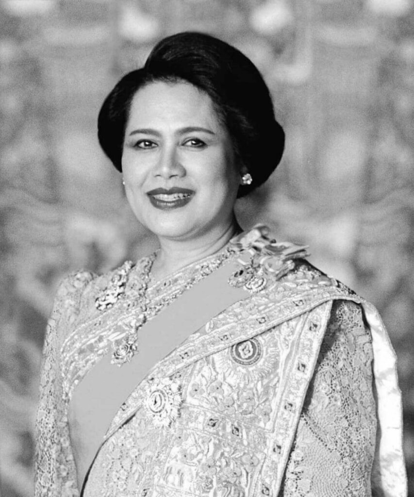 แสดงความอาลัยแด่สมเด็จพระนางเจ้าสิริกิติ์ พระบรมราชินีนาถ พระบรมราชชนนีพันปีหลวง 1